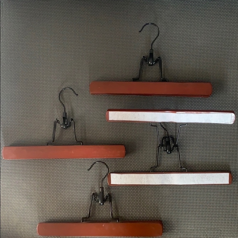 4 Wooden clamp hangers